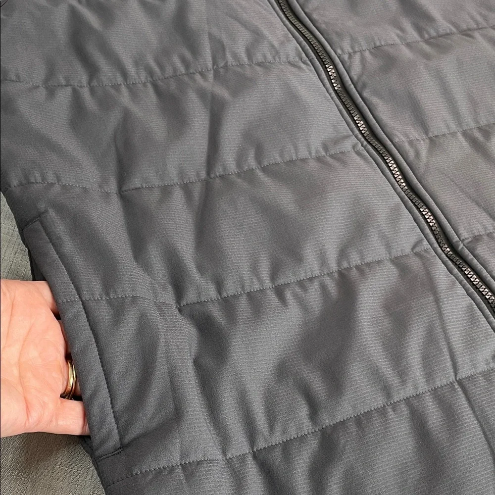 Travis Mathew Vest Cold Heart 2.0 Grey Quilted Puffer Lightweight XL Mens Golf